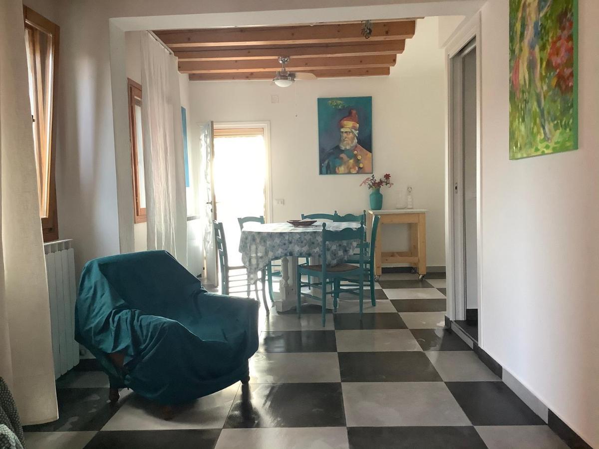 Night Galleria Holiday Home - Bed & Art In Burano - The Pink House Екстериор снимка