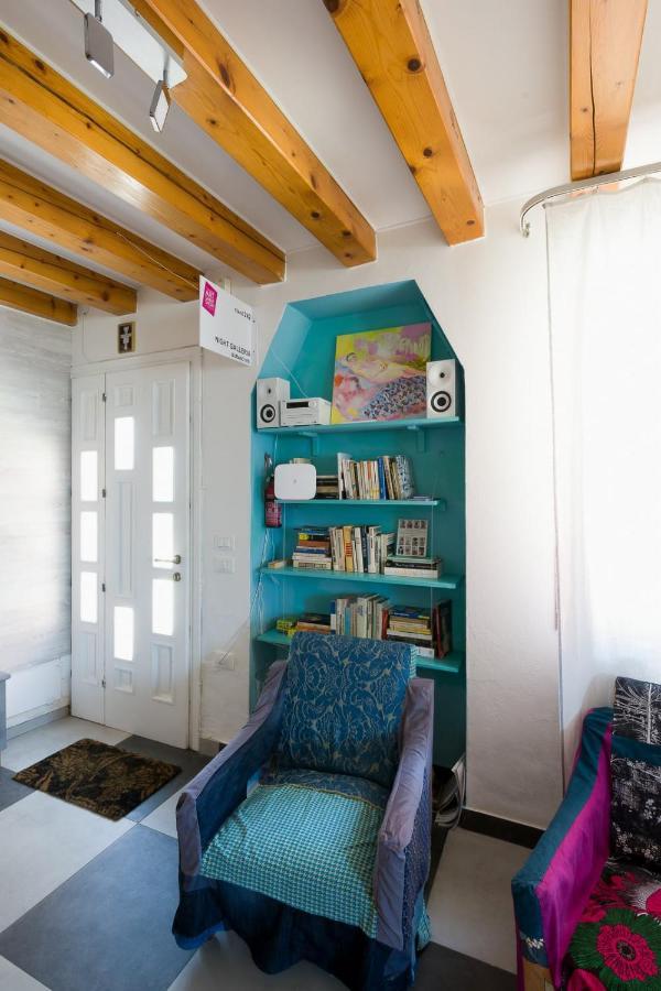 Night Galleria Holiday Home - Bed & Art In Burano - The Pink House Екстериор снимка